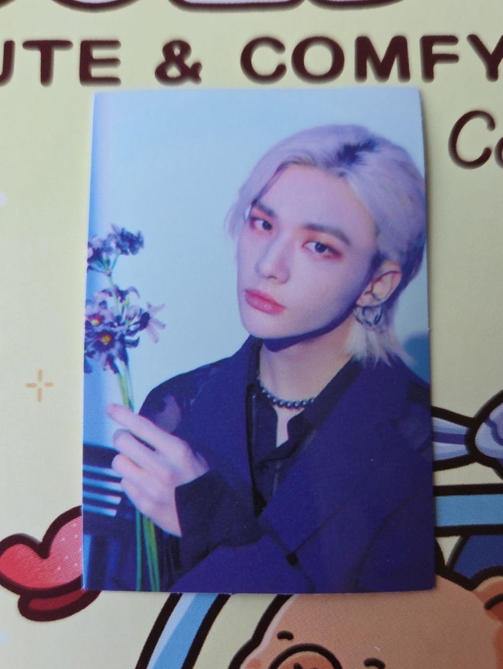 K-Pop Photocard Straykids Sticker - Blonde Idol Holding Flower